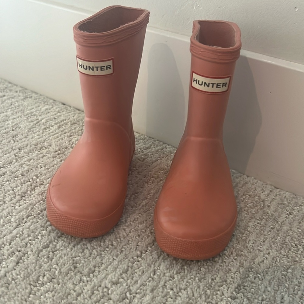 Toddler Hunter Boots 

Pink Color 

Good Used Condition